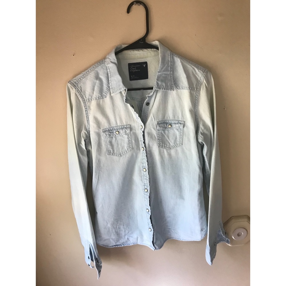 American Eagle Light Denim w/ Pearl Snap Buttons